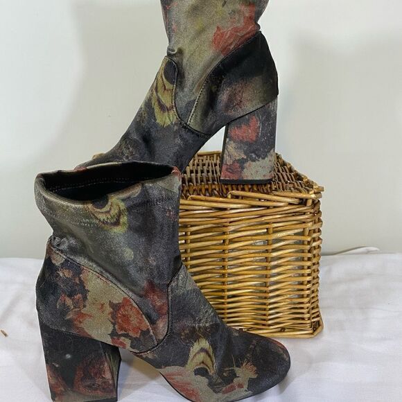 • A NEW DAY bootie • 7.5 - Picture 2 of 8